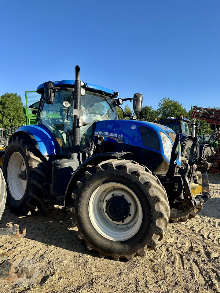 New Holland T 7.210 - Tractor: foto 4 New Holland T 7.210 - Tractor: foto 4