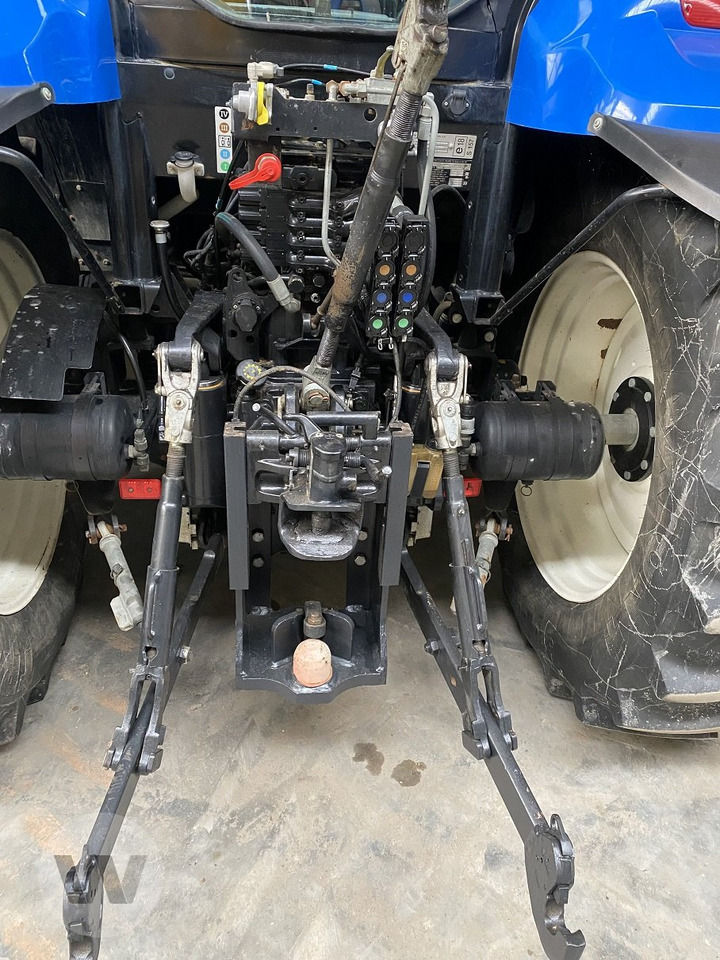 New Holland T6020 Elite - Tractor: foto 4 New Holland T6020 Elite - Tractor: foto 4