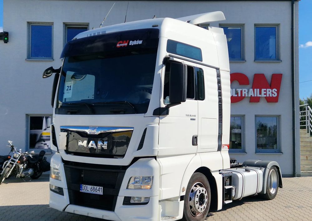 MAN TGX 18.440 XXL LOW DECK Automat - Cabeza tractora: foto 2 MAN TGX 18.440 XXL LOW DECK Automat - Cabeza tractora: foto 2
