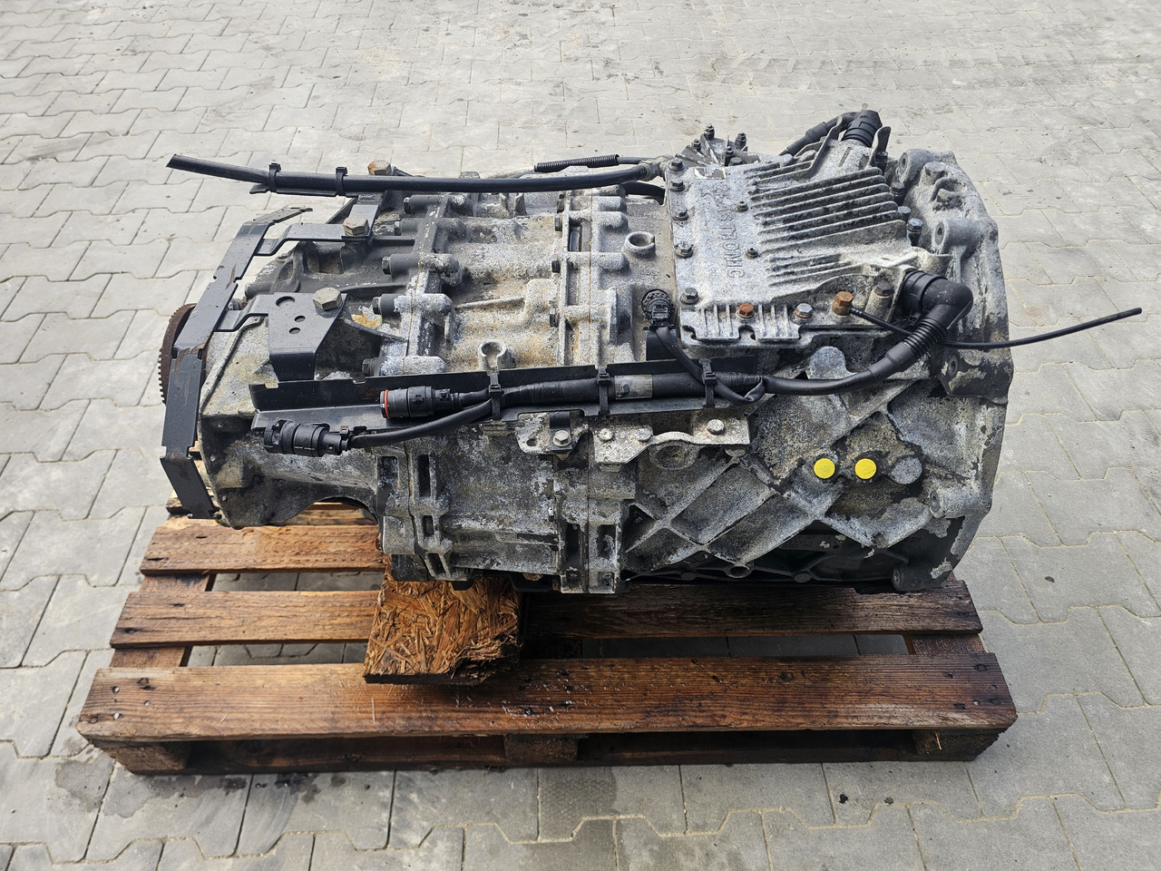 DAF XF 105 GEARBOX / 12AS2330 TD / COMPLETE / WORLDWIDE DELIVERY - Caja de cambios: foto 2 DAF XF 105 GEARBOX / 12AS2330 TD / COMPLETE / WORLDWIDE DELIVERY - Caja de cambios: foto 2