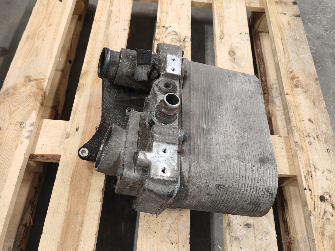 MAN TGS TGX EURO 6 / D2676 / OIL COOLER / 51095403060 - Motor y piezas: foto 4 MAN TGS TGX EURO 6 / D2676 / OIL COOLER / 51095403060 - Motor y piezas: foto 4