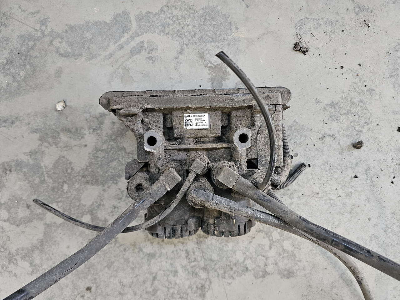 MAN TGS TGX / REAR EBS VALVE / 81521066069 - Válvula de freno: foto 2 MAN TGS TGX / REAR EBS VALVE / 81521066069 - Válvula de freno: foto 2