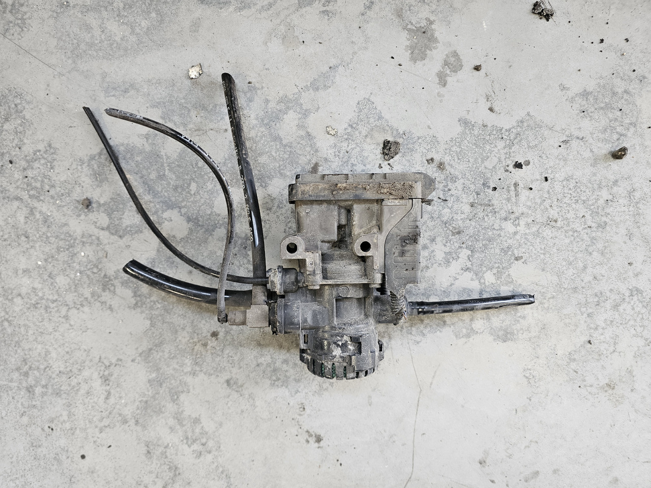 MAN TGX TGS / FRONT EBS VALVE / 81521066067 - Válvula de freno: foto 2 MAN TGX TGS / FRONT EBS VALVE / 81521066067 - Válvula de freno: foto 2