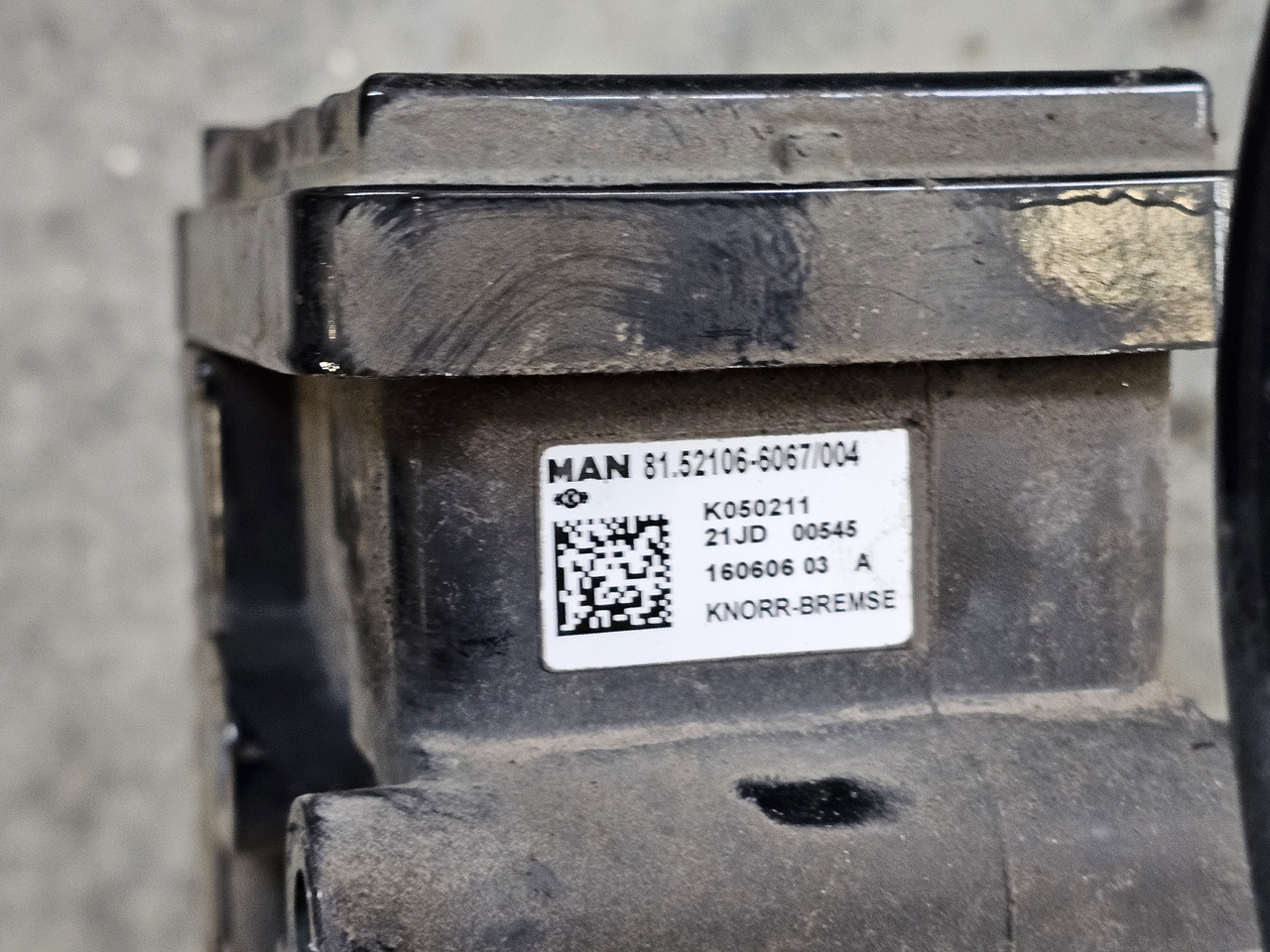 MAN TGX TGS / FRONT EBS VALVE / 81521066067 - Válvula de freno: foto 3 MAN TGX TGS / FRONT EBS VALVE / 81521066067 - Válvula de freno: foto 3