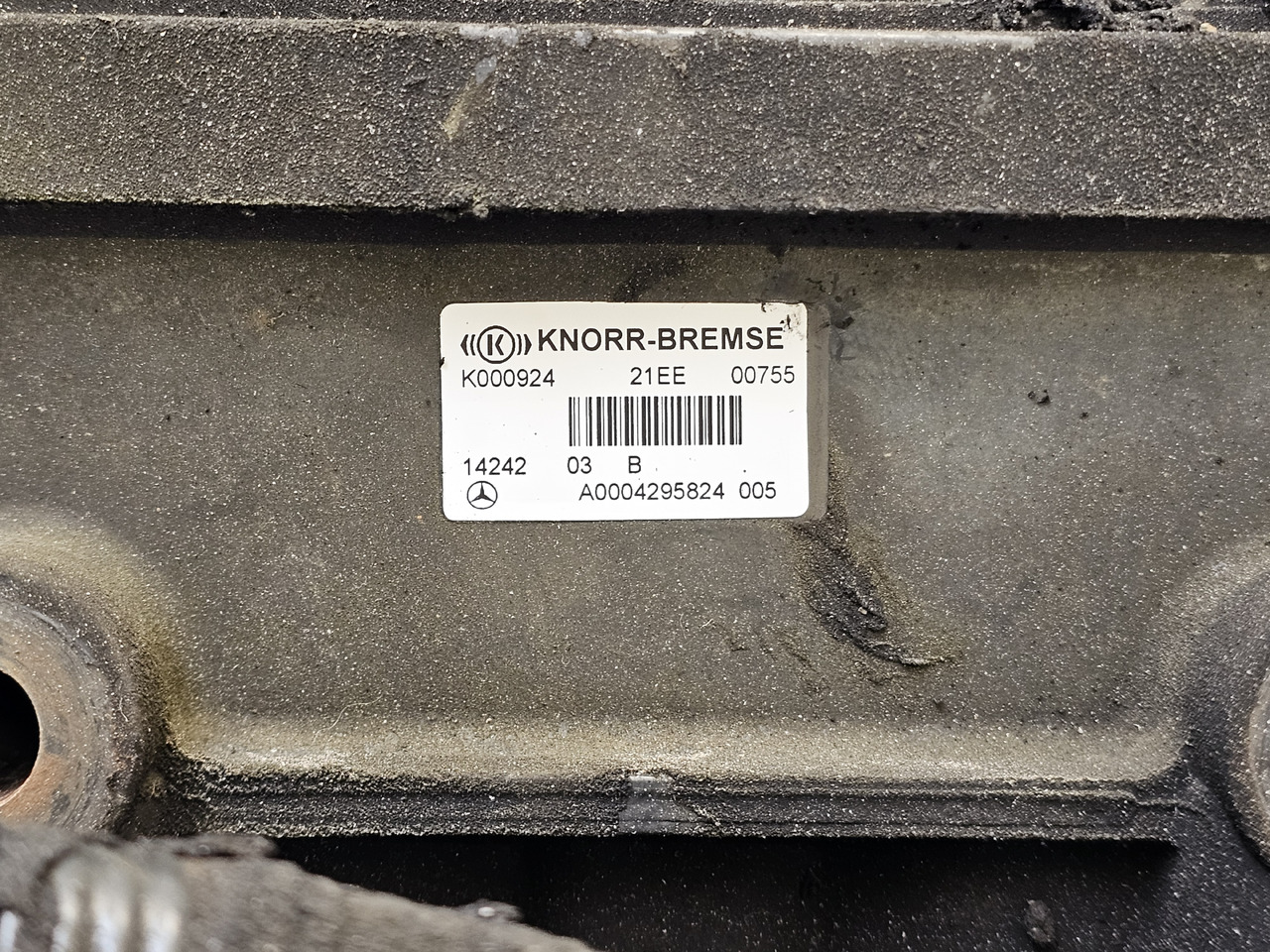 MERCEDES-BENZ ACTROS MP4 / REAR EBS VALVE / A0004295824 / K000924 - Válvula de freno: foto 2 MERCEDES-BENZ ACTROS MP4 / REAR EBS VALVE / A0004295824 / K000924 - Válvula de freno: foto 2