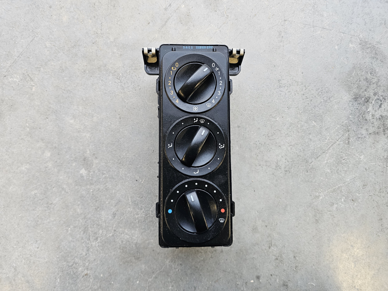 MERCEDES-BENZ ATEGO EURO 6 / HEATER PANEL / A9678200197 - Calefacción/ Ventilación: foto 2 MERCEDES-BENZ ATEGO EURO 6 / HEATER PANEL / A9678200197 - Calefacción/ Ventilación: foto 2