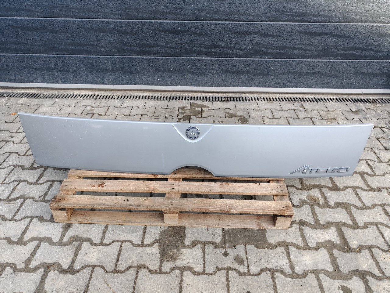 MERCEDES-BENZ ATEGO MP4 EURO 6 / FRONT BONNET - Capota: foto 2 MERCEDES-BENZ ATEGO MP4 EURO 6 / FRONT BONNET - Capota: foto 2