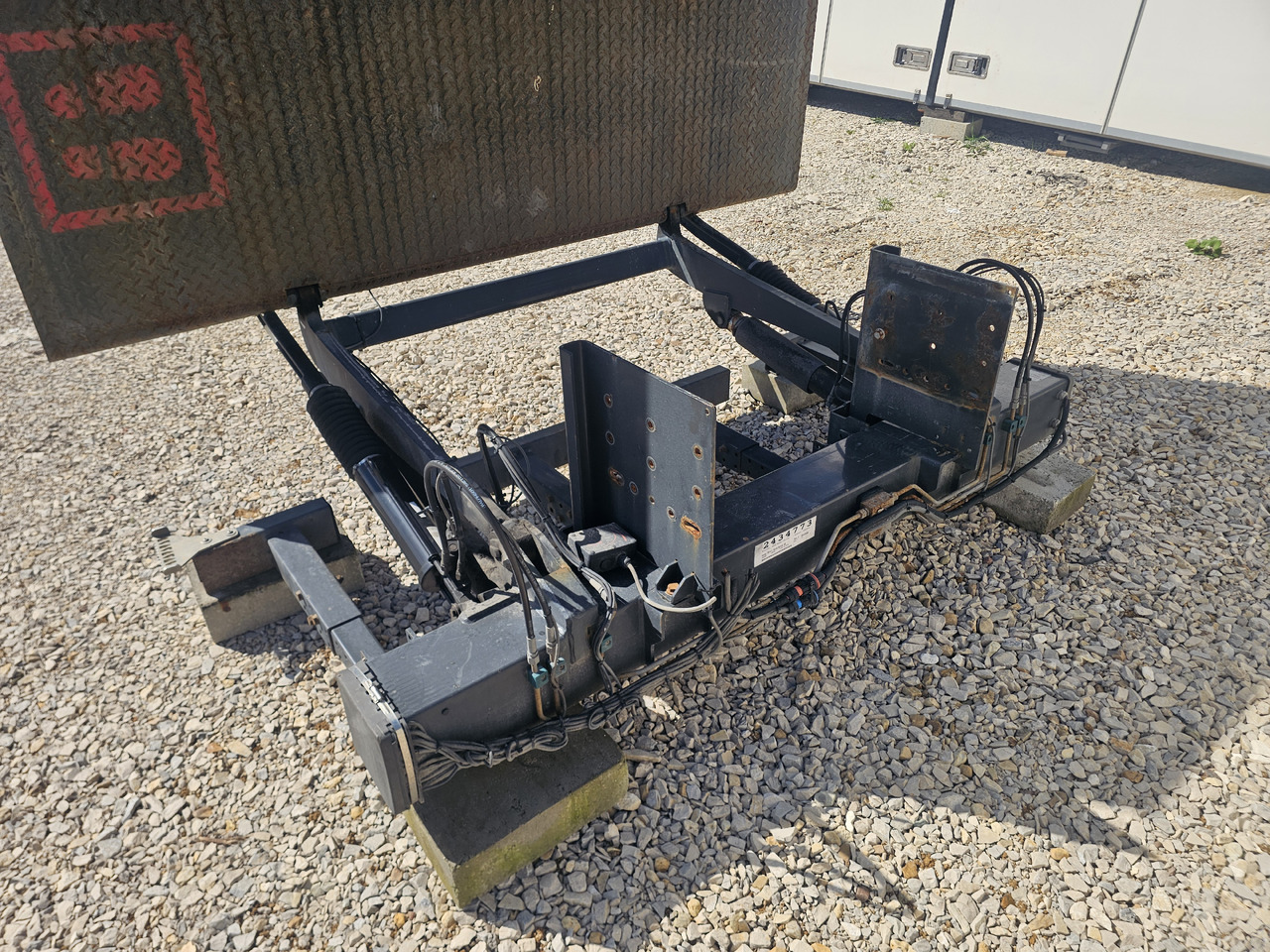 PALFINGER MBB C 2000 L / 2020 / 2000KG - Trampilla elevadora: foto 4 PALFINGER MBB C 2000 L / 2020 / 2000KG - Trampilla elevadora: foto 4