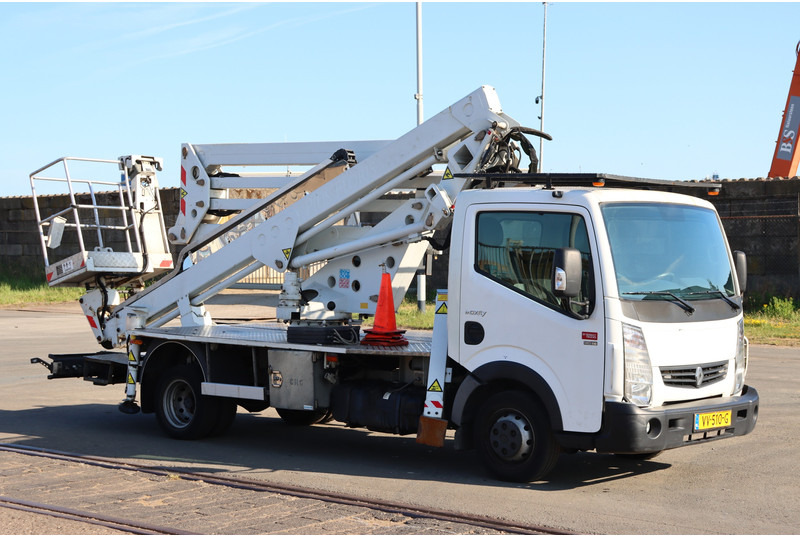 CMC TB20 - Camión con plataforma elevadora: foto 1 CMC TB20 - Camión con plataforma elevadora: foto 1