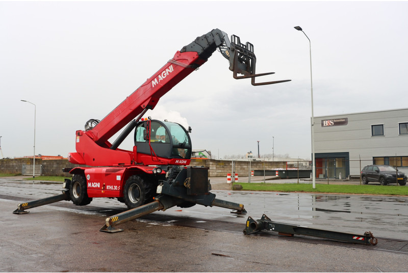 MAGNI RTH5.30S - Manipulador telescópico: foto 1 MAGNI RTH5.30S - Manipulador telescópico: foto 1