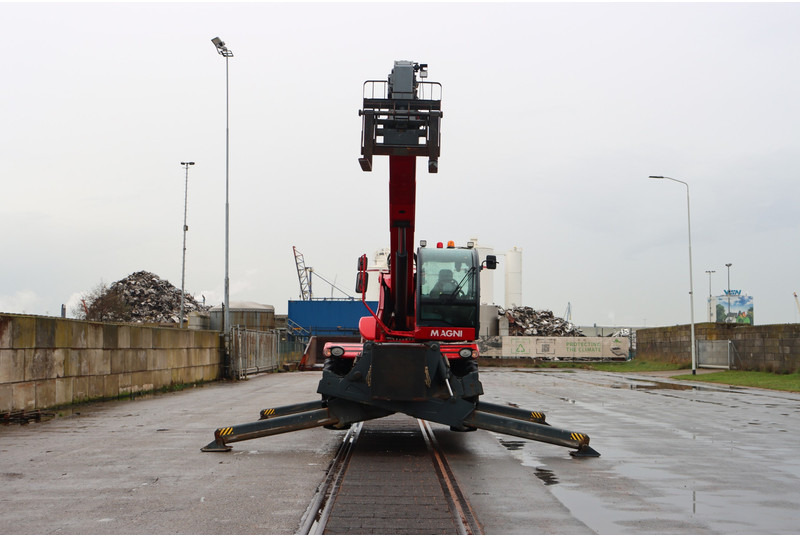 MAGNI RTH5.30S - Manipulador telescópico: foto 3 MAGNI RTH5.30S - Manipulador telescópico: foto 3