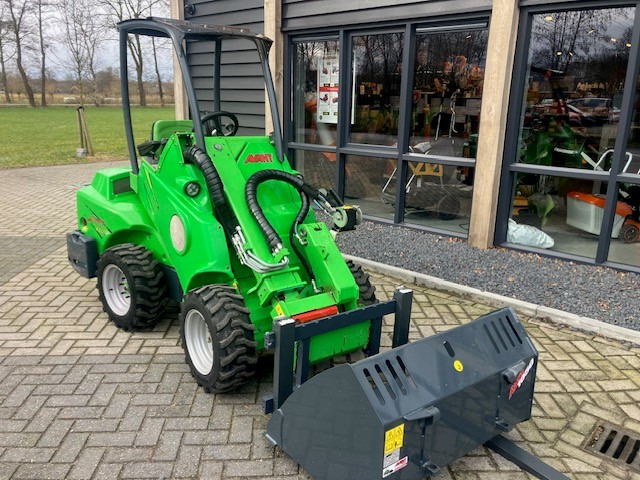 Cargadora articulada AVANT 420 loader: foto 11