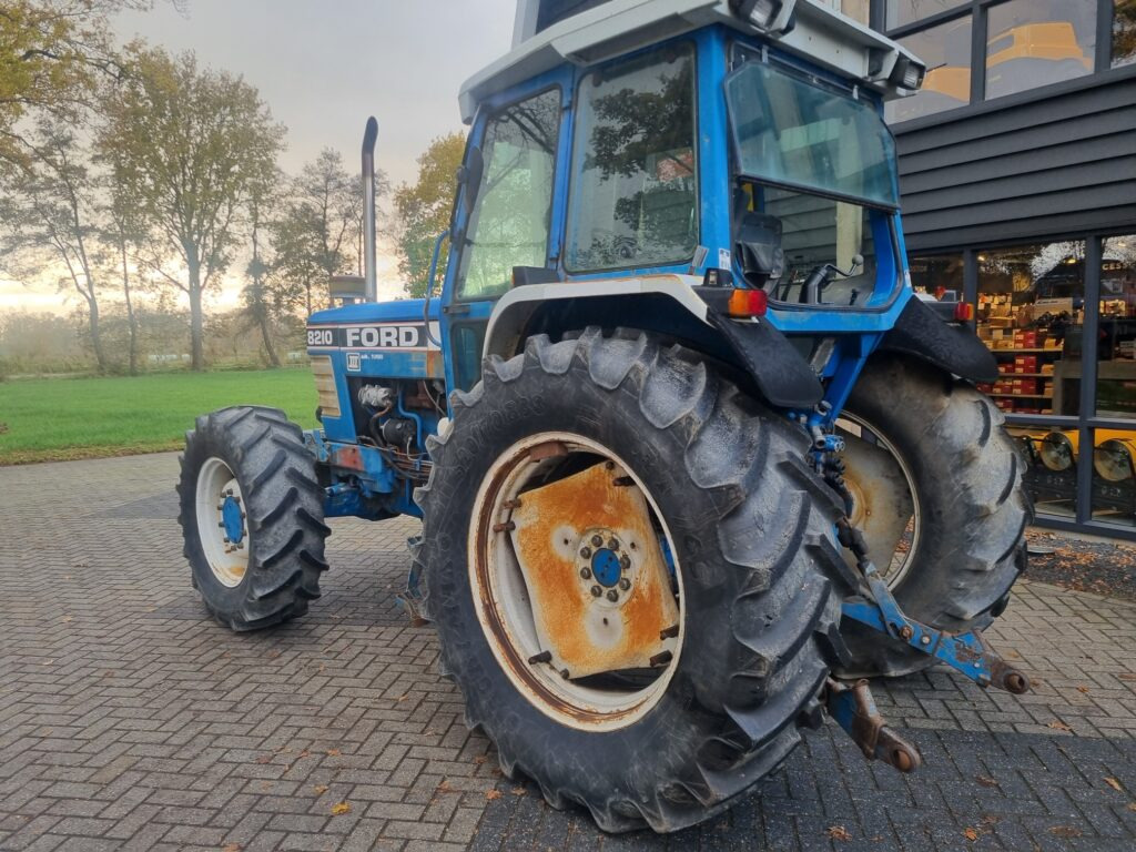 FORD 8210 - Tractor: foto 3 FORD 8210 - Tractor: foto 3