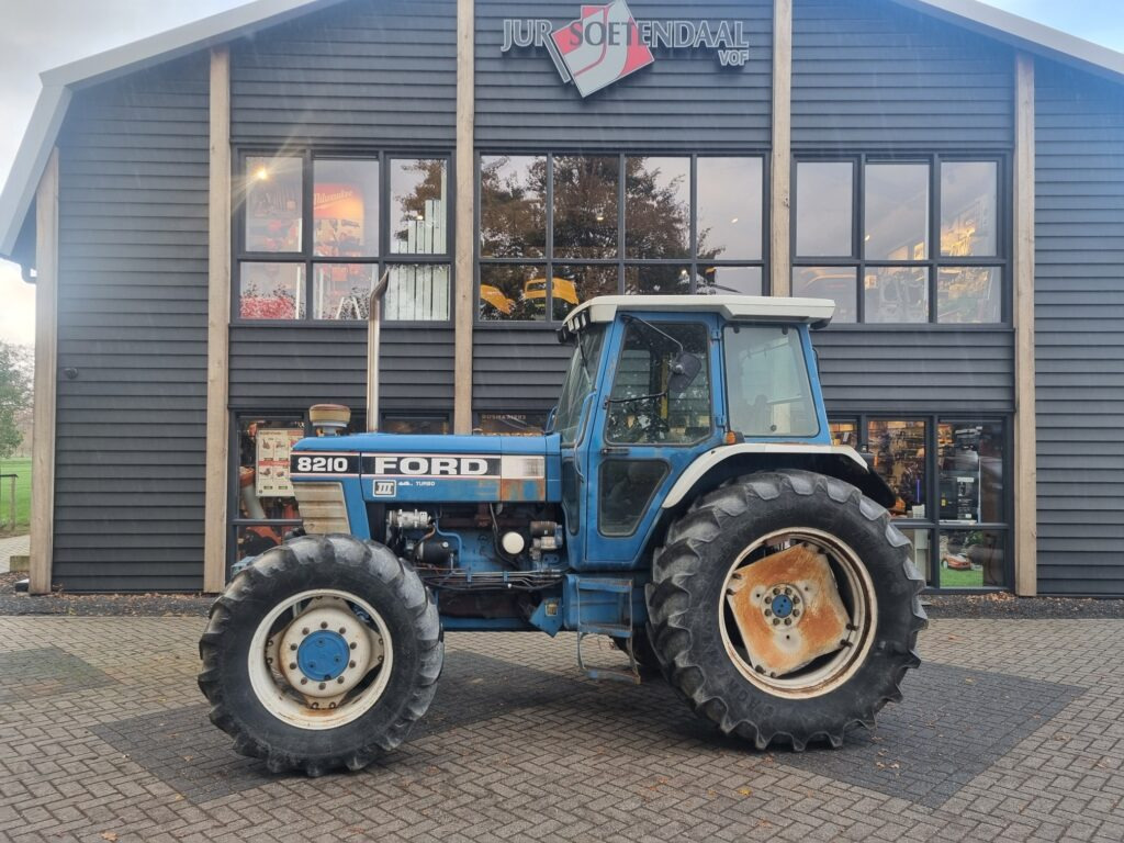 FORD 8210 - Tractor: foto 1 FORD 8210 - Tractor: foto 1