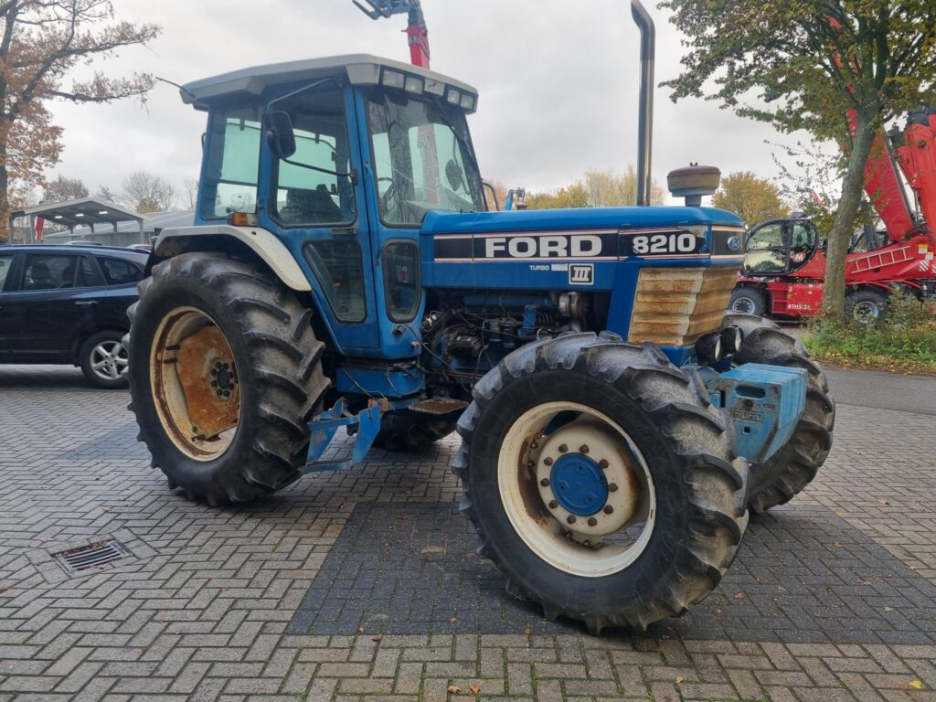 FORD 8210 - Tractor: foto 4 FORD 8210 - Tractor: foto 4