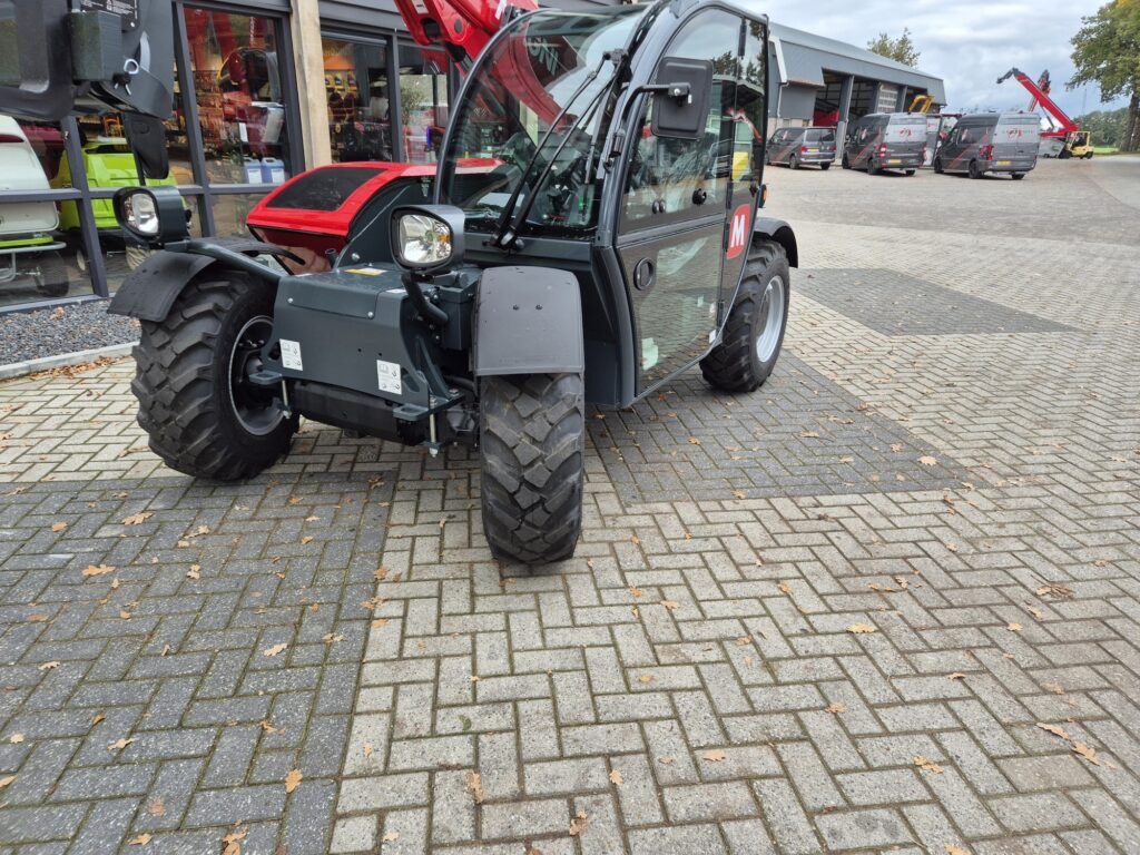 Manipulador telescópico nuevo MAGNI TH 3.6: foto 11