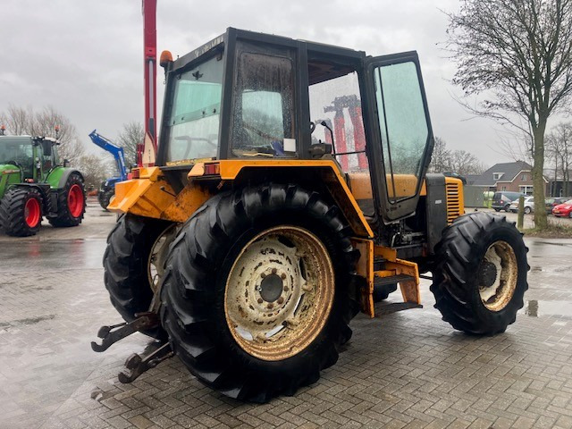 Tractor RENAULT 145.14: foto 11