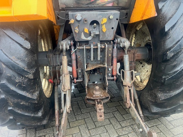 Tractor RENAULT 145.14: foto 6
