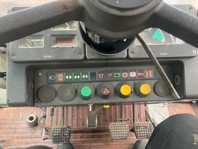 Tractor RENAULT 145.14: foto 17