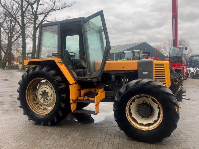 Tractor RENAULT 145.14: foto 8