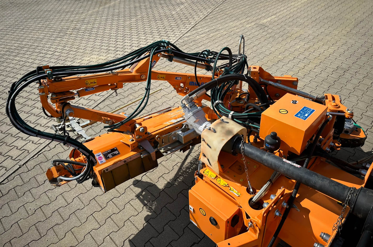 Unimog Leitpfostenausmähgerät / Randstreifenmähger - Desbrozadora de brazo: foto 3 Unimog Leitpfostenausmähgerät / Randstreifenmähger - Desbrozadora de brazo: foto 3