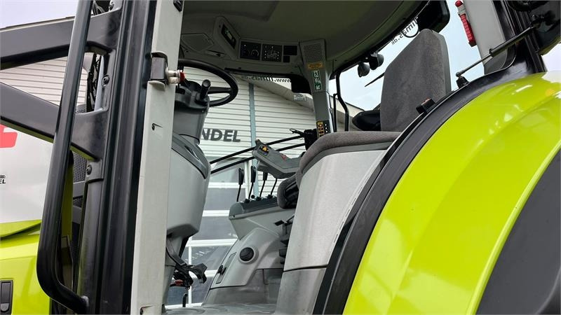 Claas Axion 830 Med frontlift. Velholdt traktor. - Tractor: foto 4 Claas Axion 830 Med frontlift. Velholdt traktor. - Tractor: foto 4