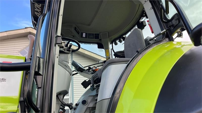 Claas Axion 930 CMatic Med næsten nye dæk, frontlift og - Tractor: foto 4 Claas Axion 930 CMatic Med næsten nye dæk, frontlift og - Tractor: foto 4
