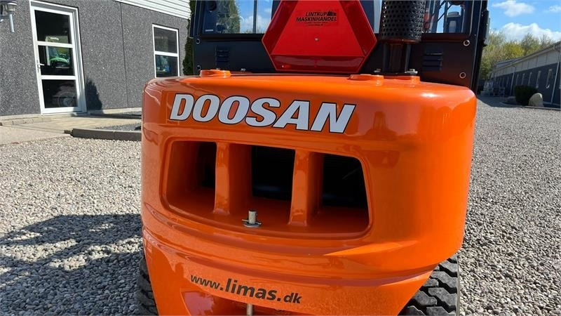 Carretilla elevadora diésel Doosan D30 G med kabine og KUN 57 TIMER FRA NY, MED TIME: foto 19