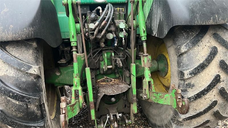 John Deere 6820 Med frontlæsser - Tractor: foto 4 John Deere 6820 Med frontlæsser - Tractor: foto 4