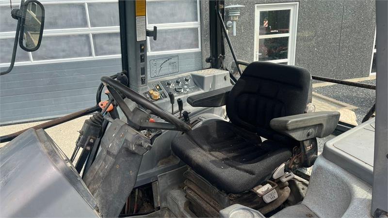 New Holland 7740 SLE Turbo Handy 2wd traktor - Tractor: foto 5 New Holland 7740 SLE Turbo Handy 2wd traktor - Tractor: foto 5