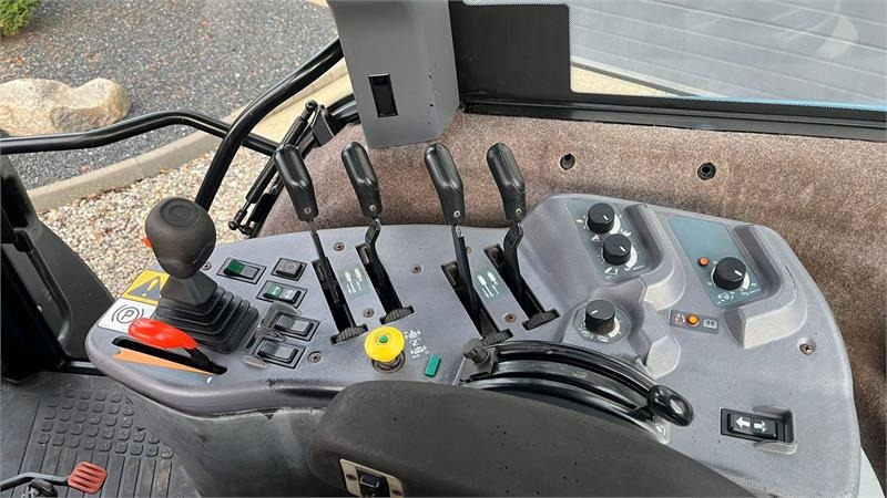 New Holland 8970 Velholdt super stærk traktor - Tractor: foto 5 New Holland 8970 Velholdt super stærk traktor - Tractor: foto 5