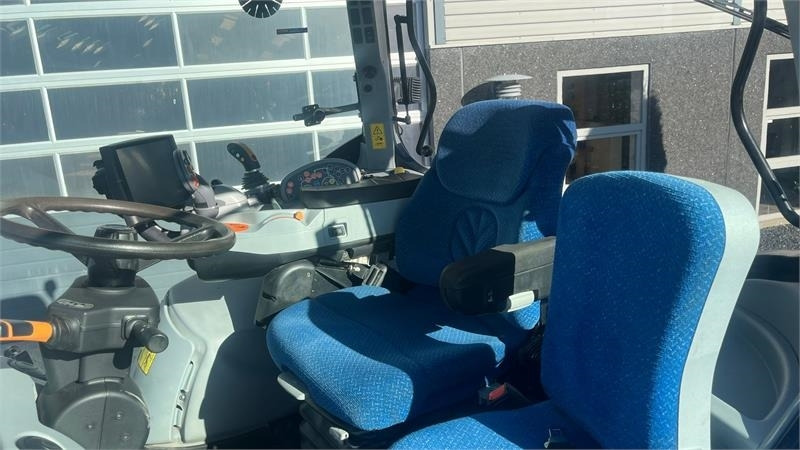 New Holland T7.270 AutoCommand med frontlift - Tractor: foto 4 New Holland T7.270 AutoCommand med frontlift - Tractor: foto 4
