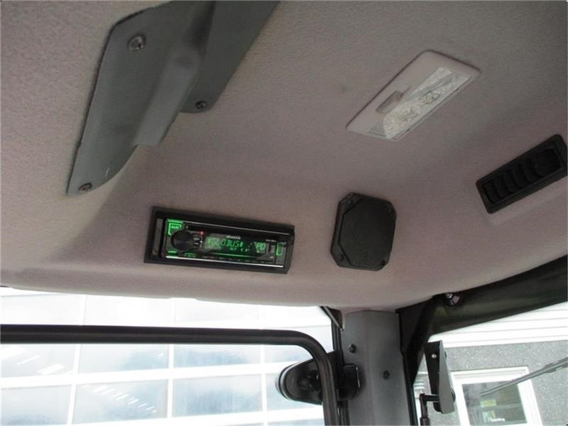 Tractor Solis 26 HST med kabine og turf hjul: foto 19 Tractor Solis 26 HST med kabine og turf hjul: foto 19