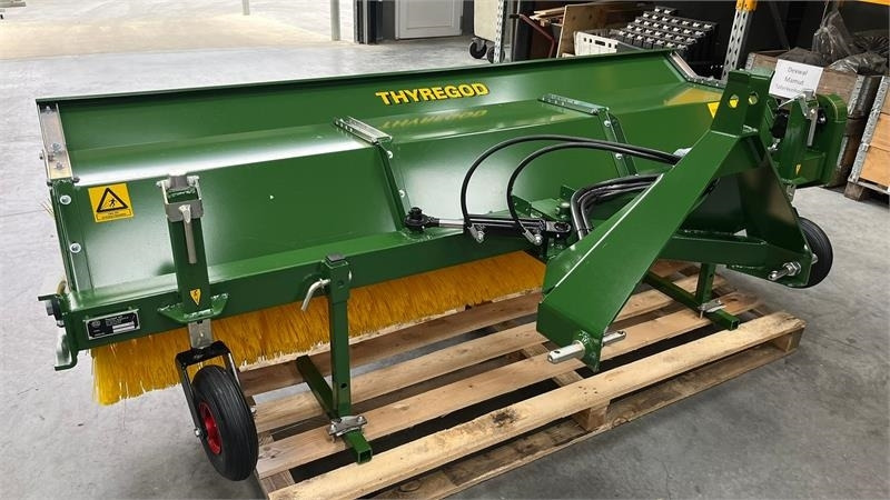 Barredora cucharón Thyregod TK 2800 med nylon børster og hydraulisk sving. bre: foto 9