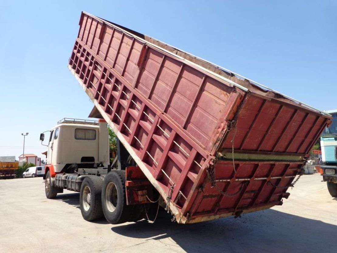 Volvo F 89 VOLVO F89 (6X2) KIPPER - Camión volquete: foto 4 Volvo F 89 VOLVO F89 (6X2) KIPPER - Camión volquete: foto 4