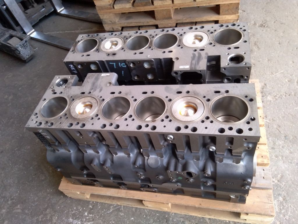 Case J991308 - 429461A1 - Bloque de cilindros para Maquinaria de construcción: foto 1 Case J991308 - 429461A1 - Bloque de cilindros para Maquinaria de construcción: foto 1