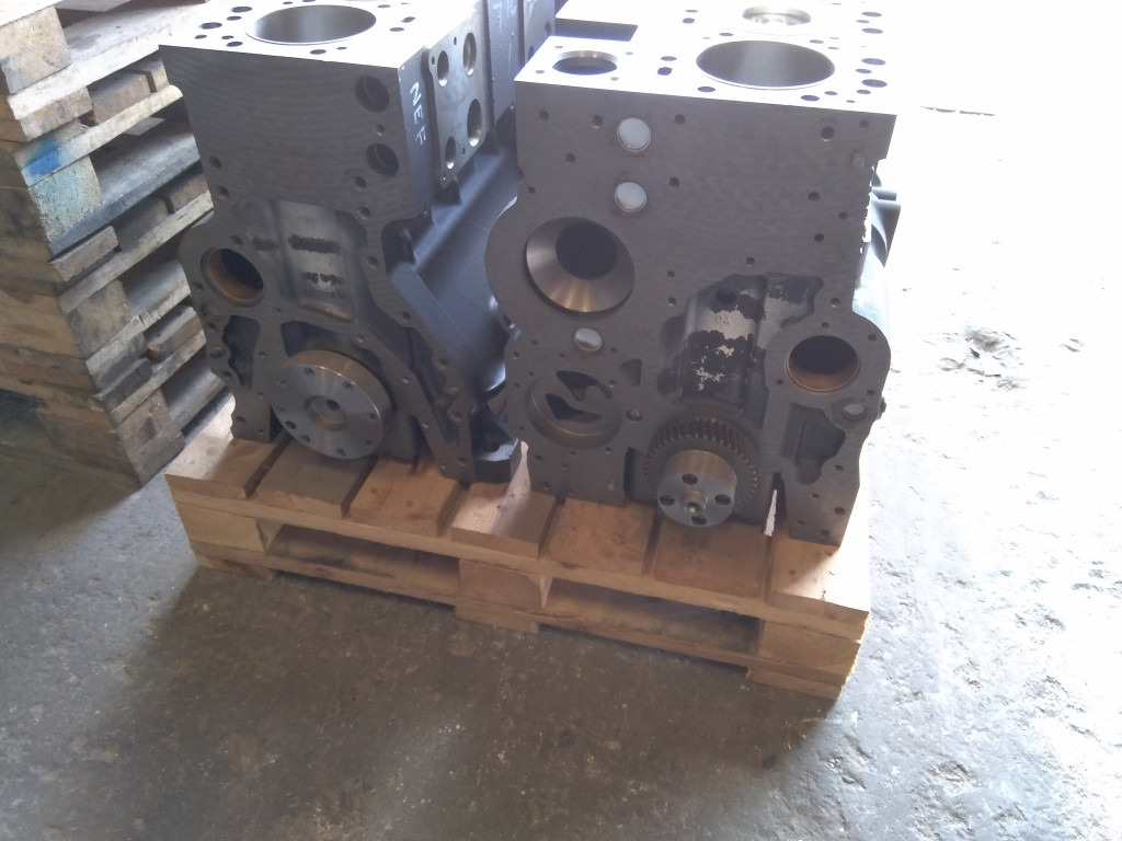 Case J991308 - 429461A1 - Bloque de cilindros para Maquinaria de construcción: foto 2 Case J991308 - 429461A1 - Bloque de cilindros para Maquinaria de construcción: foto 2
