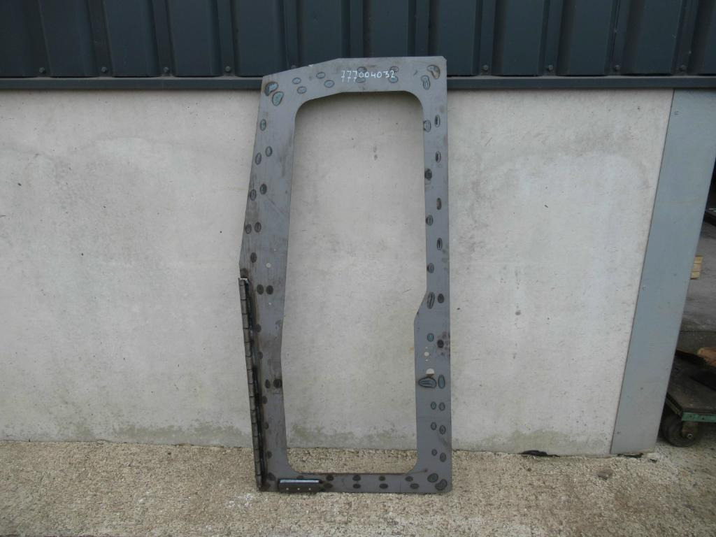 Caterpillar 2245000 - 2134512 - Puerta y piezas para Maquinaria de construcción: foto 1 Caterpillar 2245000 - 2134512 - Puerta y piezas para Maquinaria de construcción: foto 1