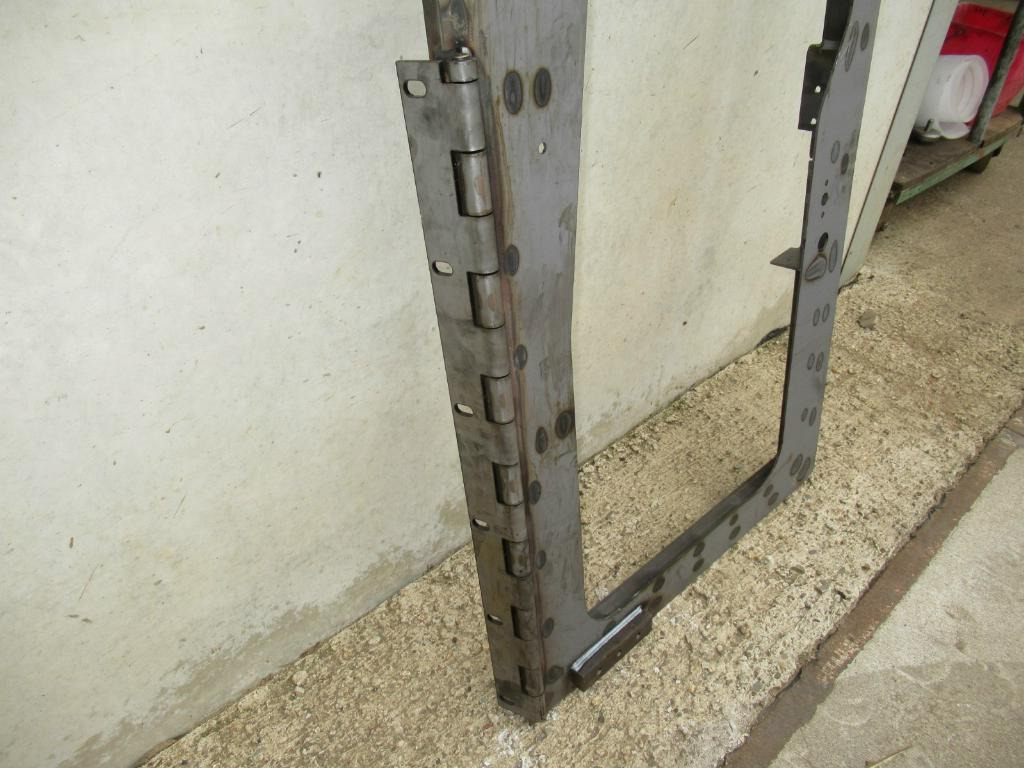 Caterpillar 2245000 - 2134512 - Puerta y piezas para Maquinaria de construcción: foto 3 Caterpillar 2245000 - 2134512 - Puerta y piezas para Maquinaria de construcción: foto 3