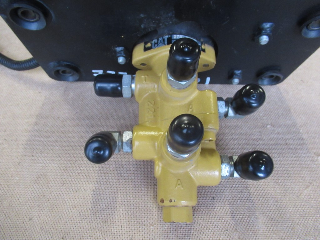 Caterpillar 3734532 - Pedal para Maquinaria de construcción: foto 2 Caterpillar 3734532 - Pedal para Maquinaria de construcción: foto 2