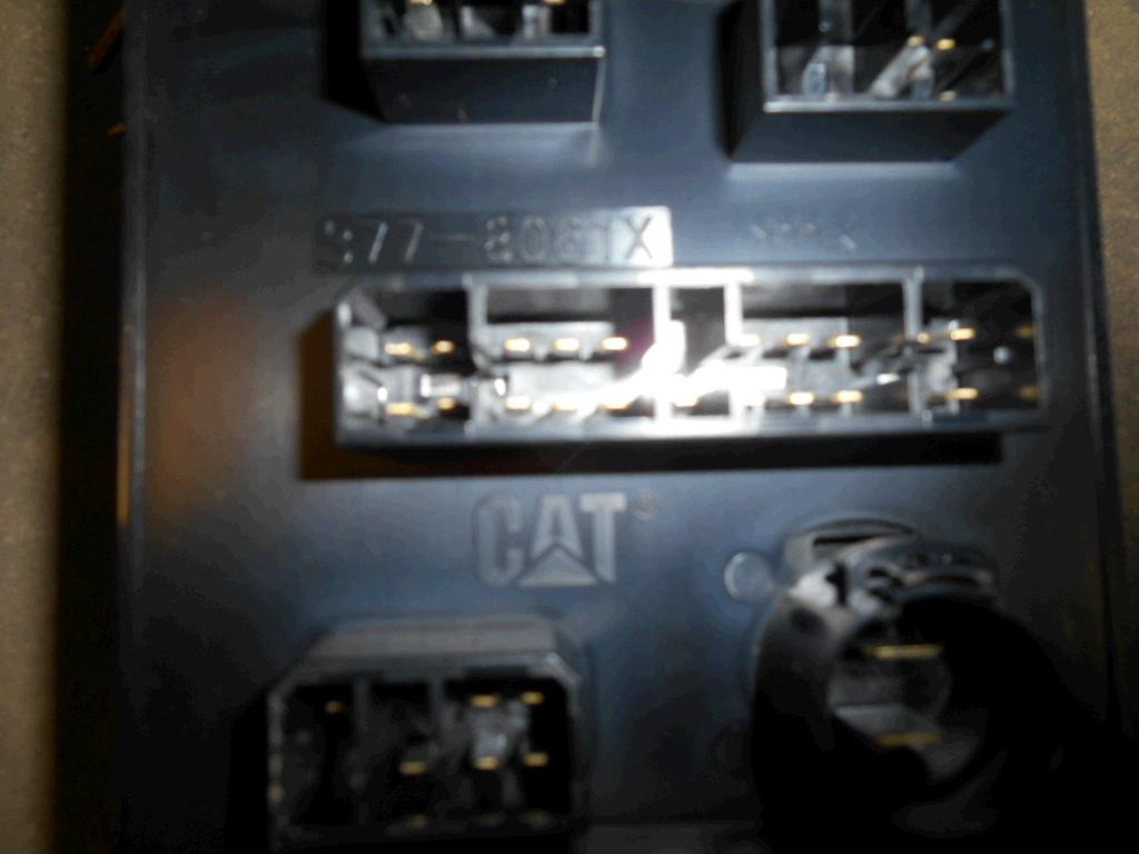 Caterpillar 3778061X - 3778061 - Fusible para Maquinaria de construcción: foto 4 Caterpillar 3778061X - 3778061 - Fusible para Maquinaria de construcción: foto 4