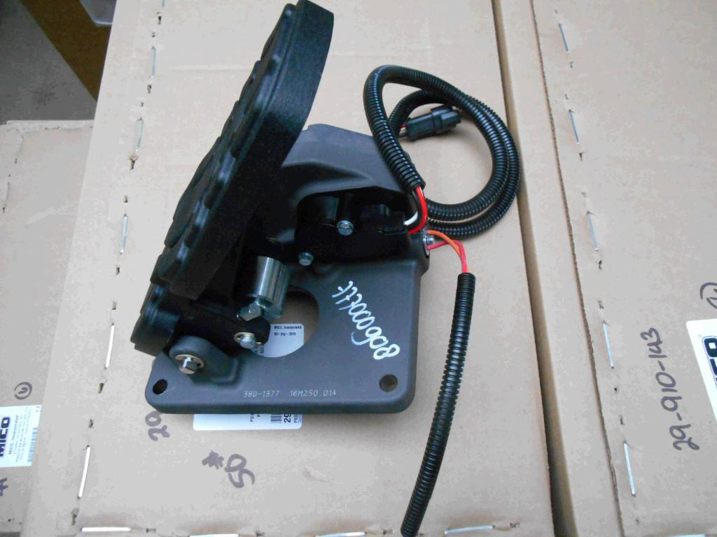 Caterpillar 3801377 - Pedal para Maquinaria de construcción: foto 1 Caterpillar 3801377 - Pedal para Maquinaria de construcción: foto 1
