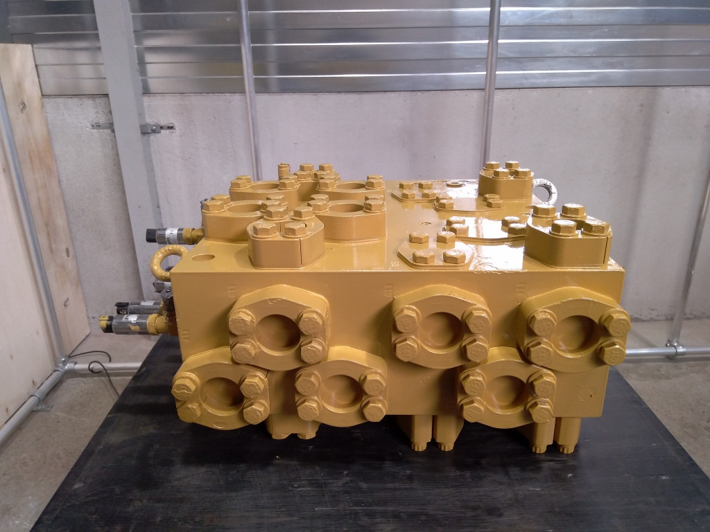 Caterpillar 4396073 - 4693658 - Válvula hidráulica para Maquinaria de construcción: foto 2 Caterpillar 4396073 - 4693658 - Válvula hidráulica para Maquinaria de construcción: foto 2