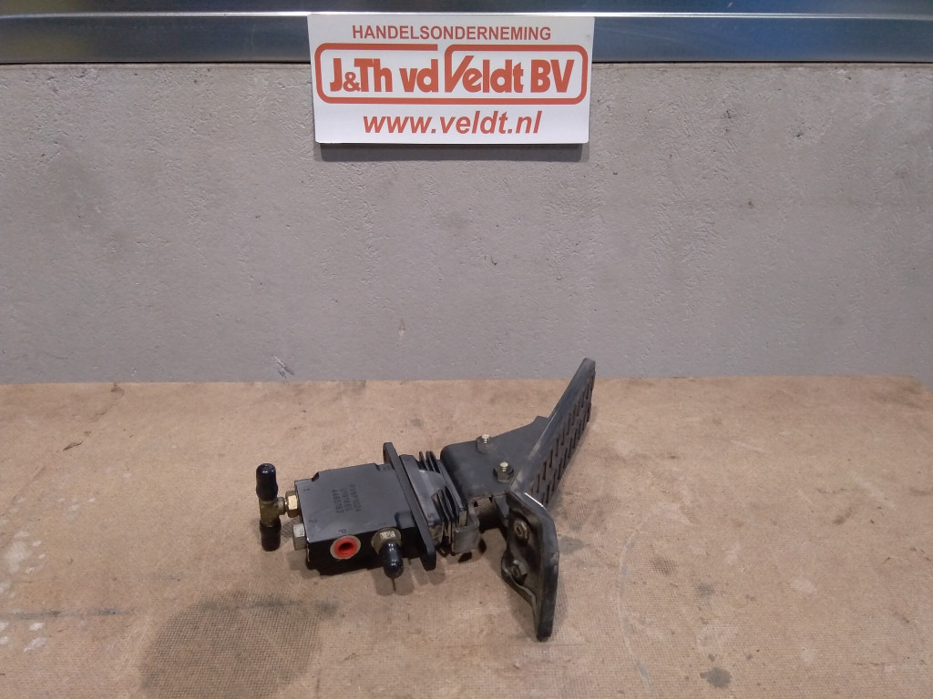 Hitachi 4465183 - - Pedal para Maquinaria de construcción: foto 2 Hitachi 4465183 - - Pedal para Maquinaria de construcción: foto 2