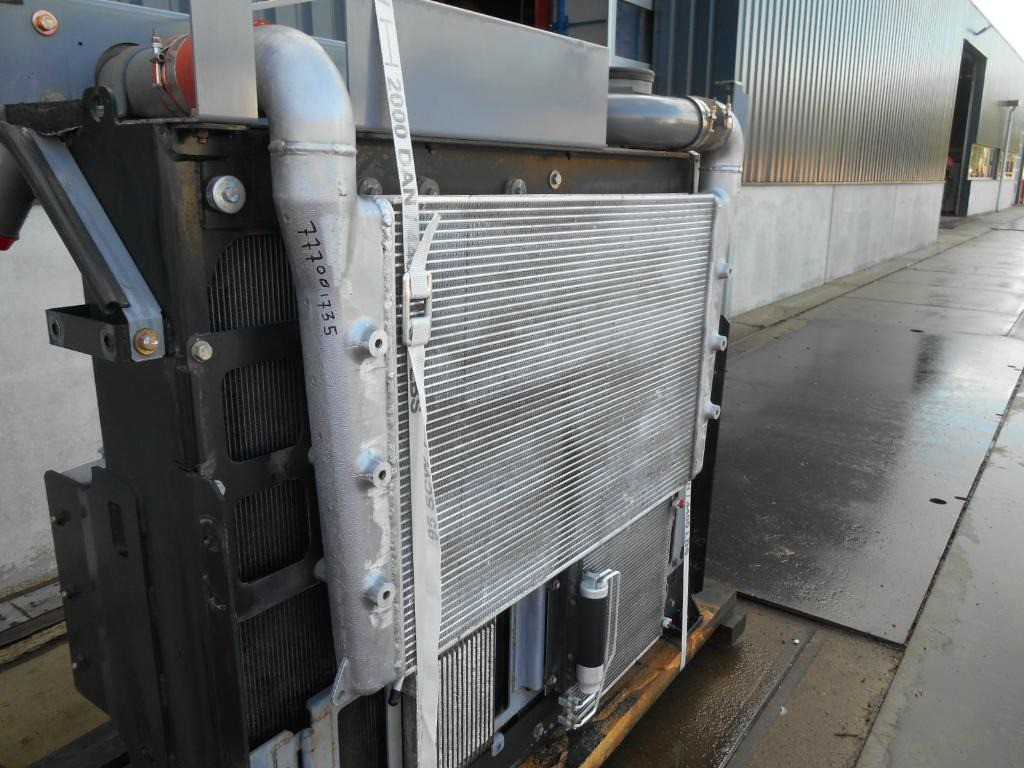 Hitachi YA00004877 - Intercooler para Maquinaria de construcción: foto 4 Hitachi YA00004877 - Intercooler para Maquinaria de construcción: foto 4