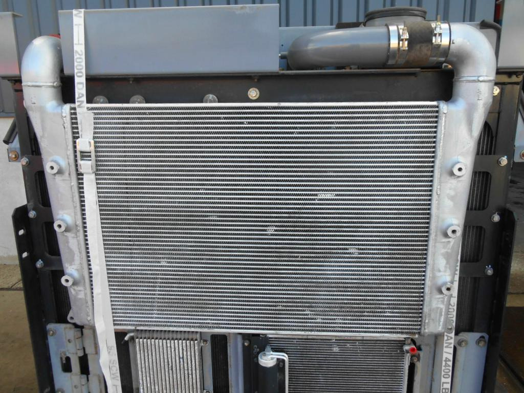 Hitachi YA00004877 - Intercooler para Maquinaria de construcción: foto 2 Hitachi YA00004877 - Intercooler para Maquinaria de construcción: foto 2