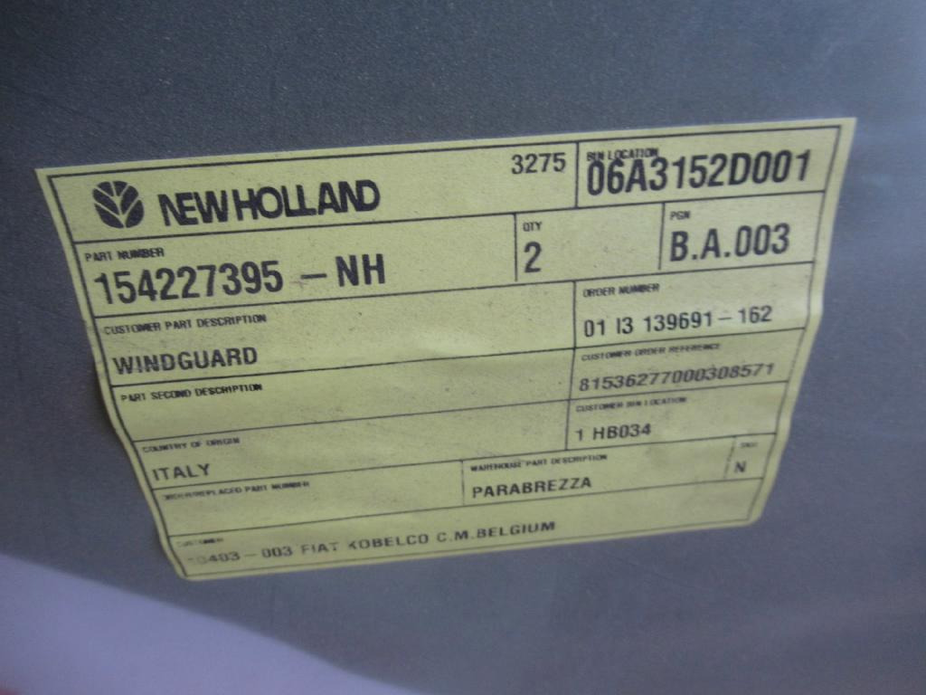 New Holland 154227395 - - Ventana y piezas para Maquinaria de construcción: foto 3 New Holland 154227395 - - Ventana y piezas para Maquinaria de construcción: foto 3