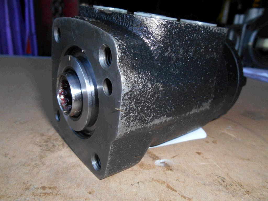 New Holland 4403248 - 4229316 - Motor hidráulico para Maquinaria de construcción: foto 4 New Holland 4403248 - 4229316 - Motor hidráulico para Maquinaria de construcción: foto 4