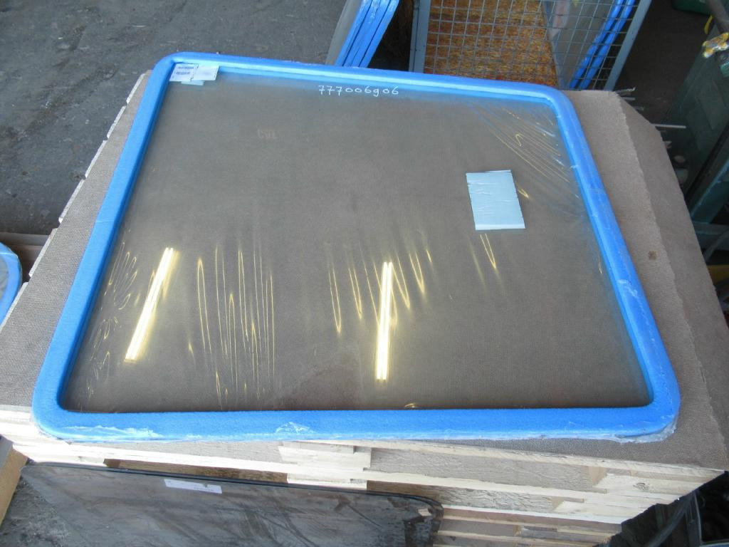 New Holland 570934 - Ventana y piezas para Maquinaria de construcción: foto 1 New Holland 570934 - Ventana y piezas para Maquinaria de construcción: foto 1