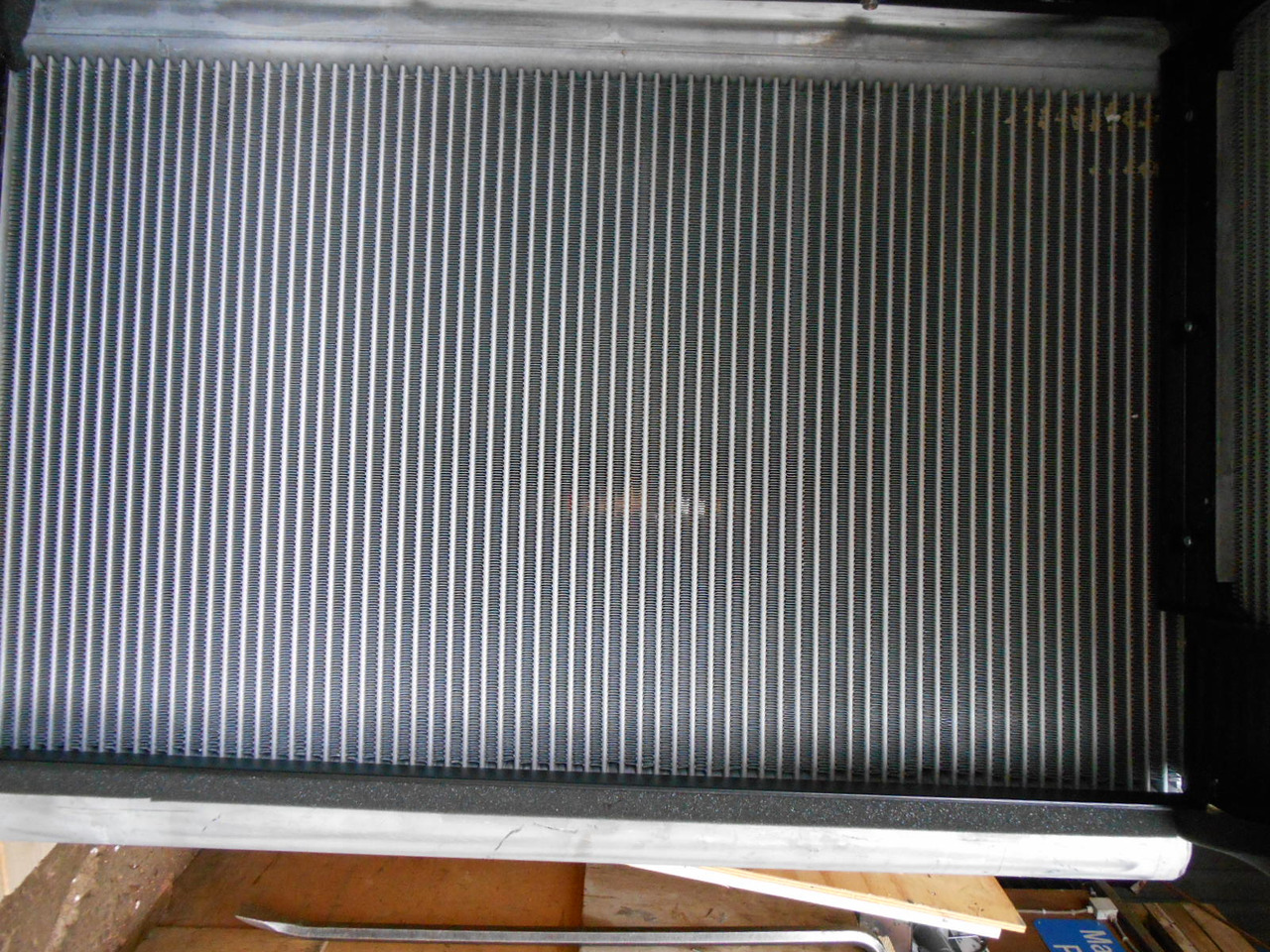 New Holland 84487933 - Enfriador de aceite para Maquinaria de construcción: foto 3 New Holland 84487933 - Enfriador de aceite para Maquinaria de construcción: foto 3